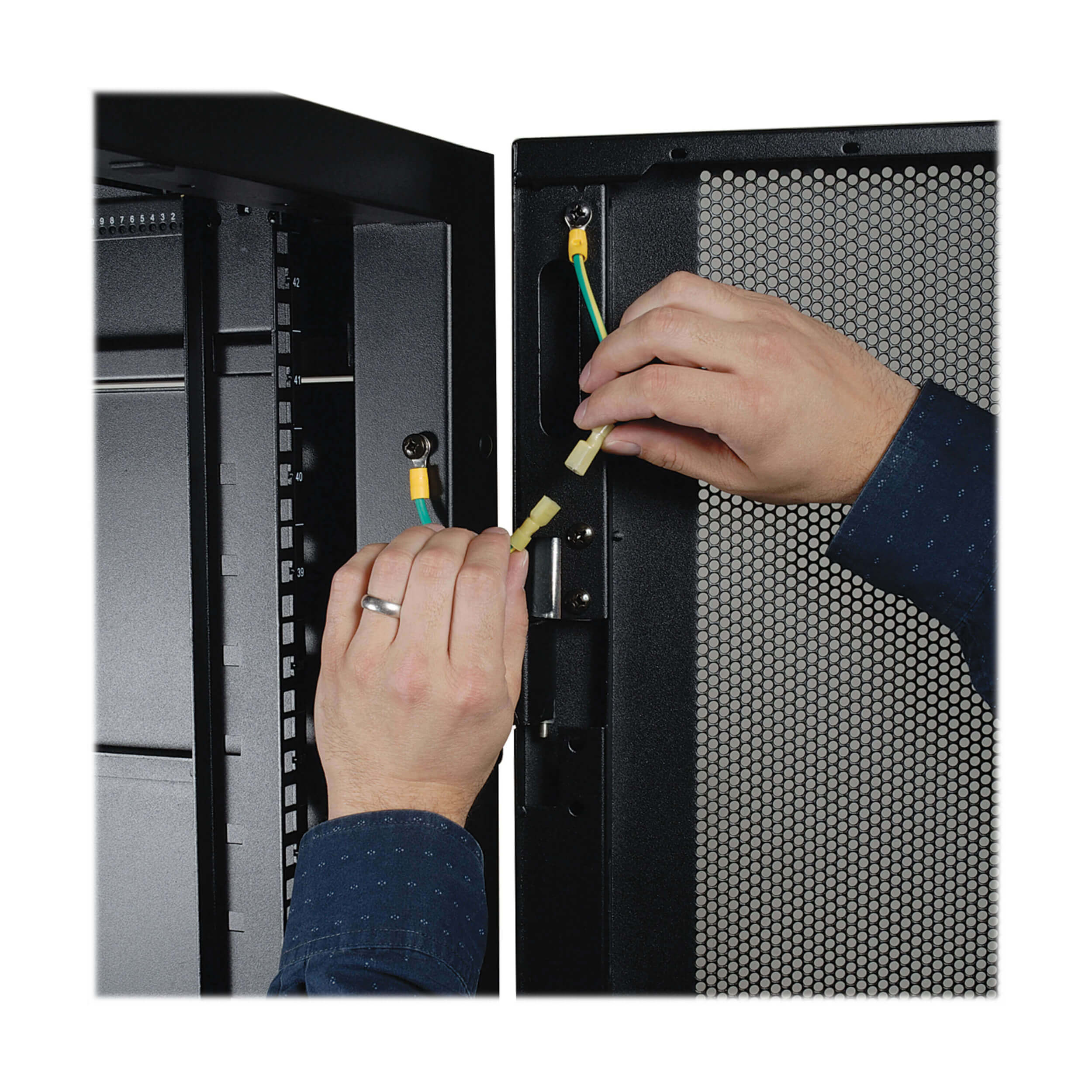 42U Server Rack Locking Front/Rear Doors, Excellent Airflow